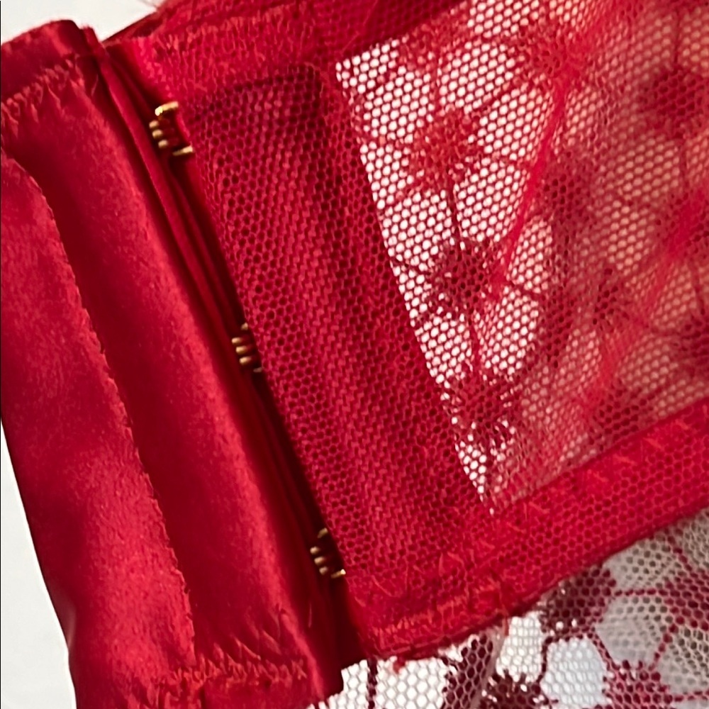 Victoria's Secret Red Unlined Plunge Bra 32D - Picture 5 of 5
